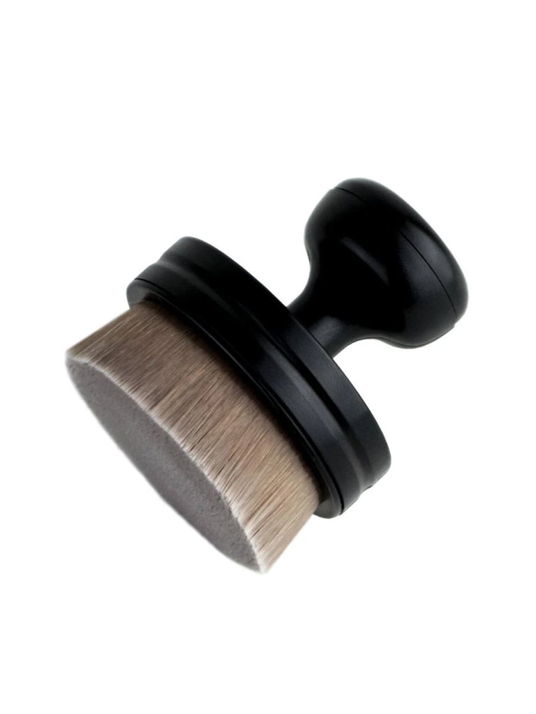 Use Alder New York’s facial cleansing brush to stimulate skin and boost the efficiency of your Everyday Face Cleanser. Made with gentle nylon bristles and an ergonomic palm grip handle for ultimate pressure control and comfort. When not in use, store this vegan massaging brush in its sleek stand.